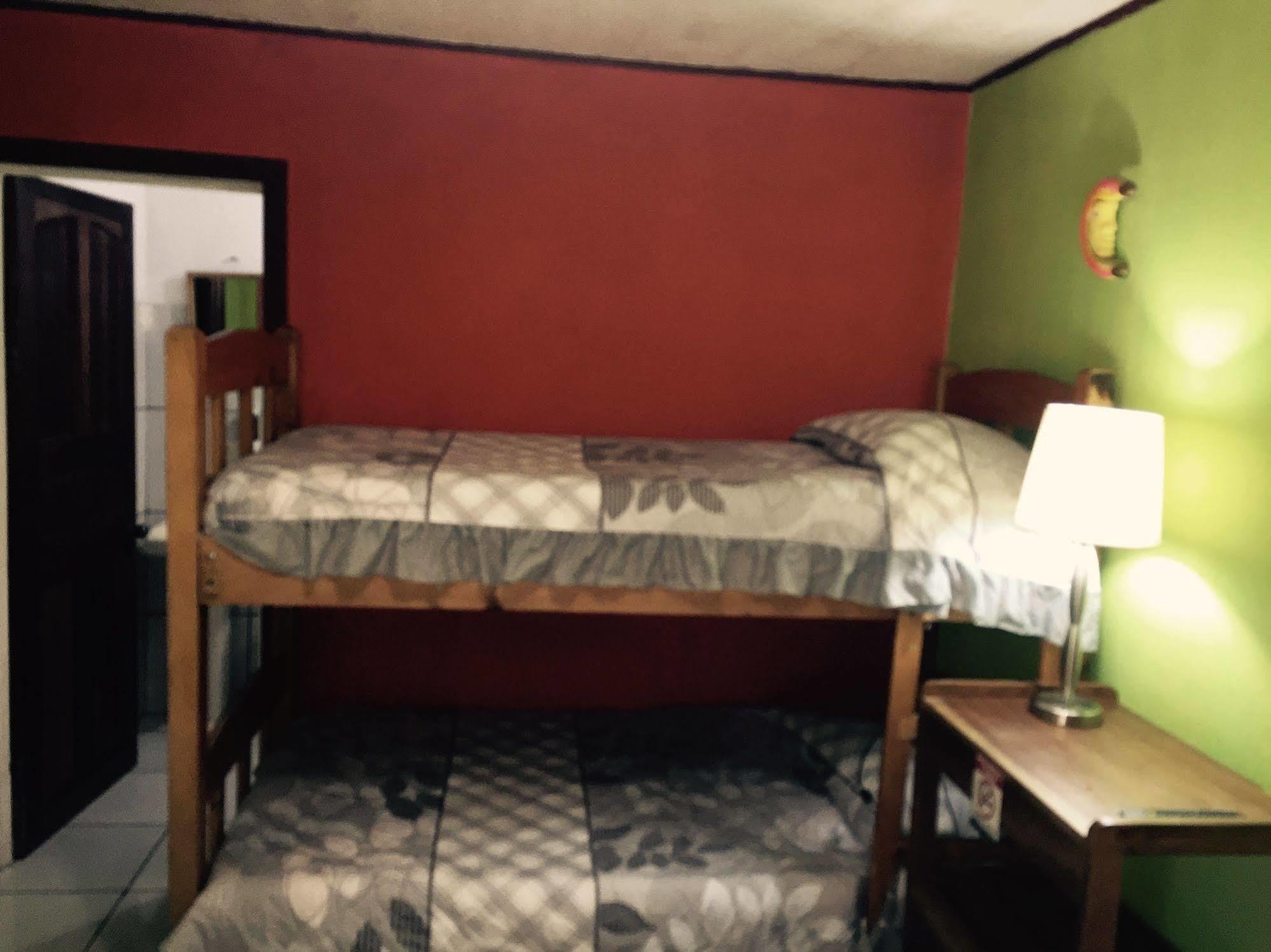 Hotel & Hostel Sloth Backpackers Monteverde Exterior photo