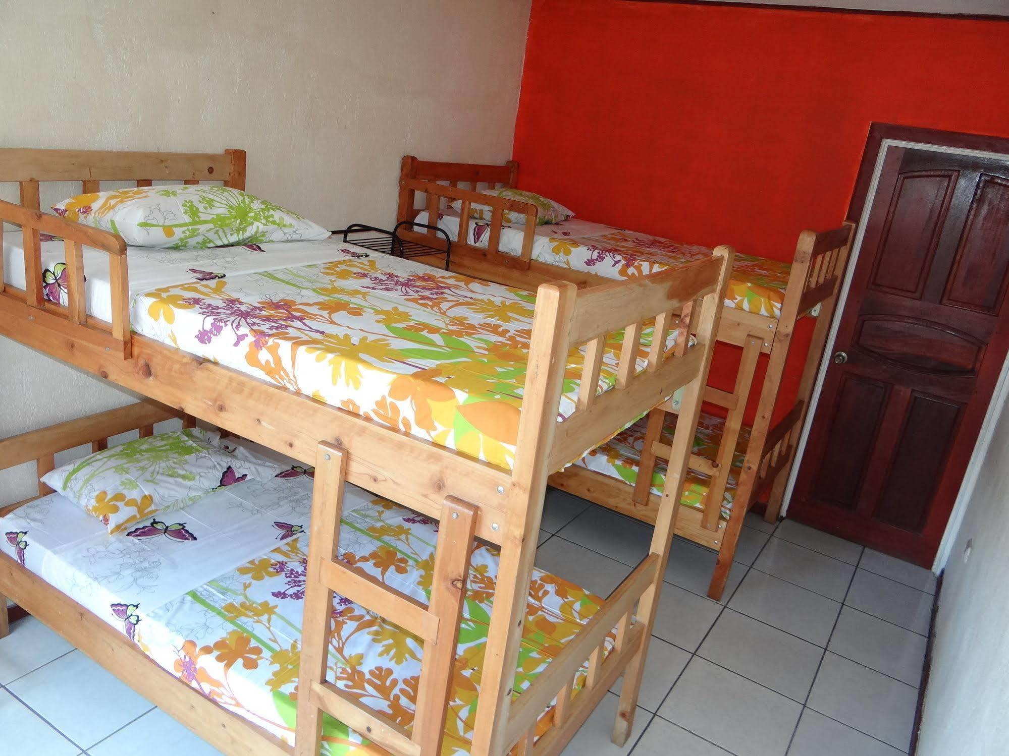 Hotel & Hostel Sloth Backpackers Monteverde Exterior photo