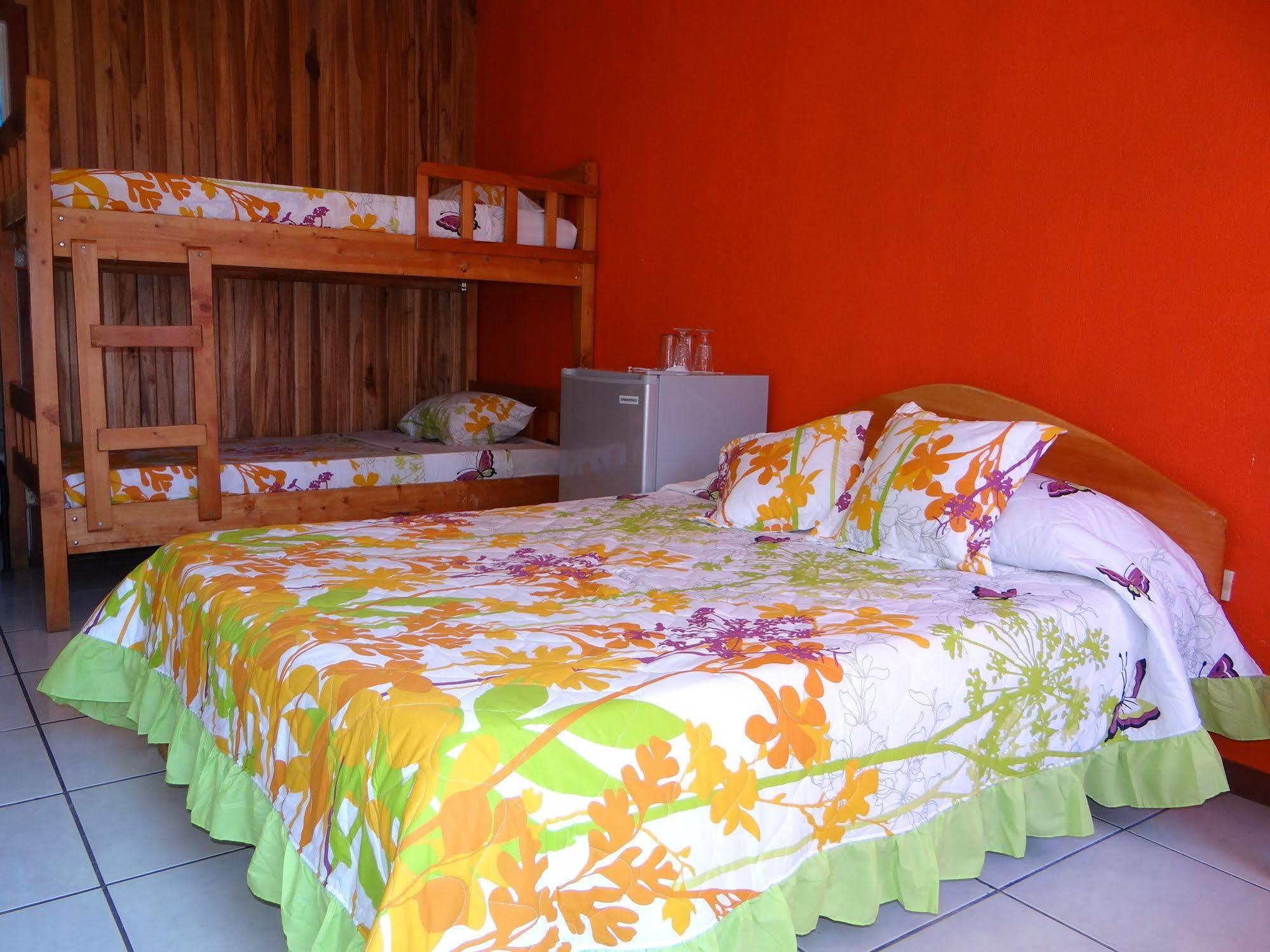 Hotel & Hostel Sloth Backpackers Monteverde Exterior photo